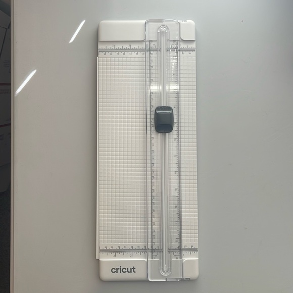 Cricut Portable Trimmer - Picture 2 of 4